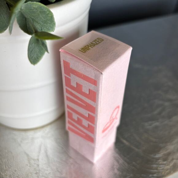 Jeffree Star Velvet Trap Unphazed Nude Olive Brown Matte Lipstick New In Box - Picture 6 of 8